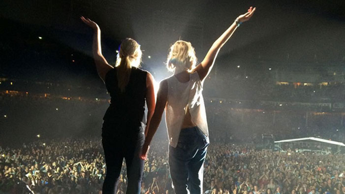 MINDBLOWN: JLaw and Amy Schumer Should Be Writing, Are Instead Dancing Barefoot on Piano at Billy Joel Concert